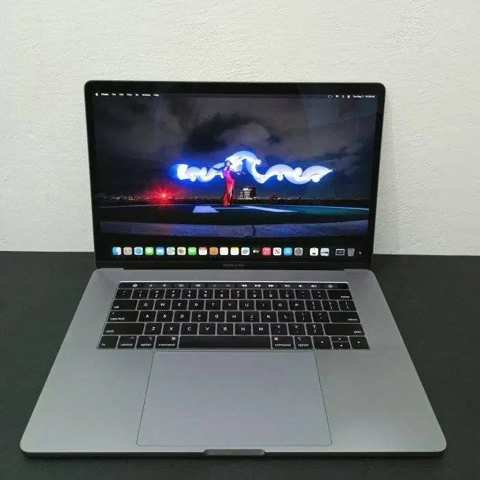 Macbook Pro 15 Inch 2016 Touch Bar 16 GB (SALES)