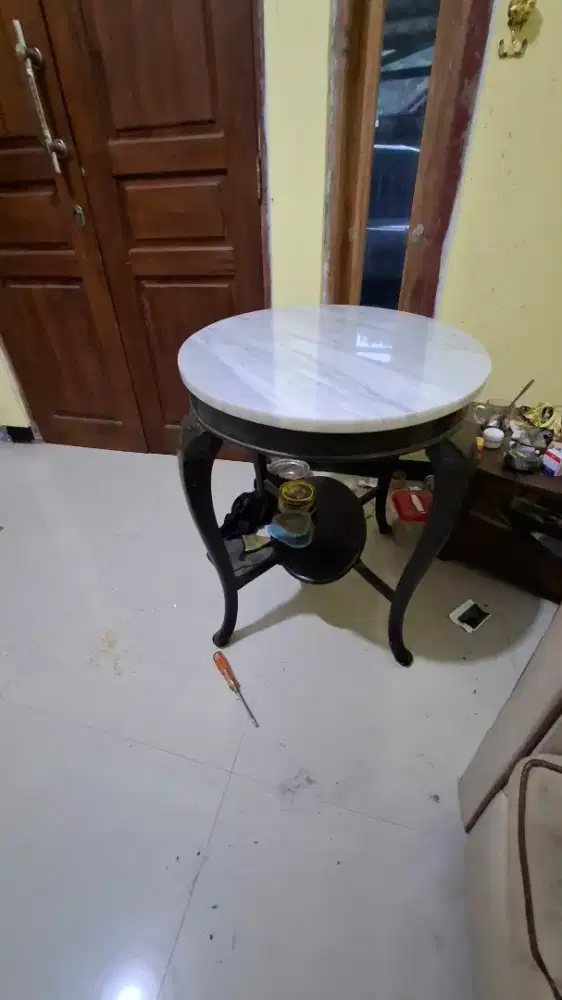 Meja batavia kuno marmer tembus lampu
