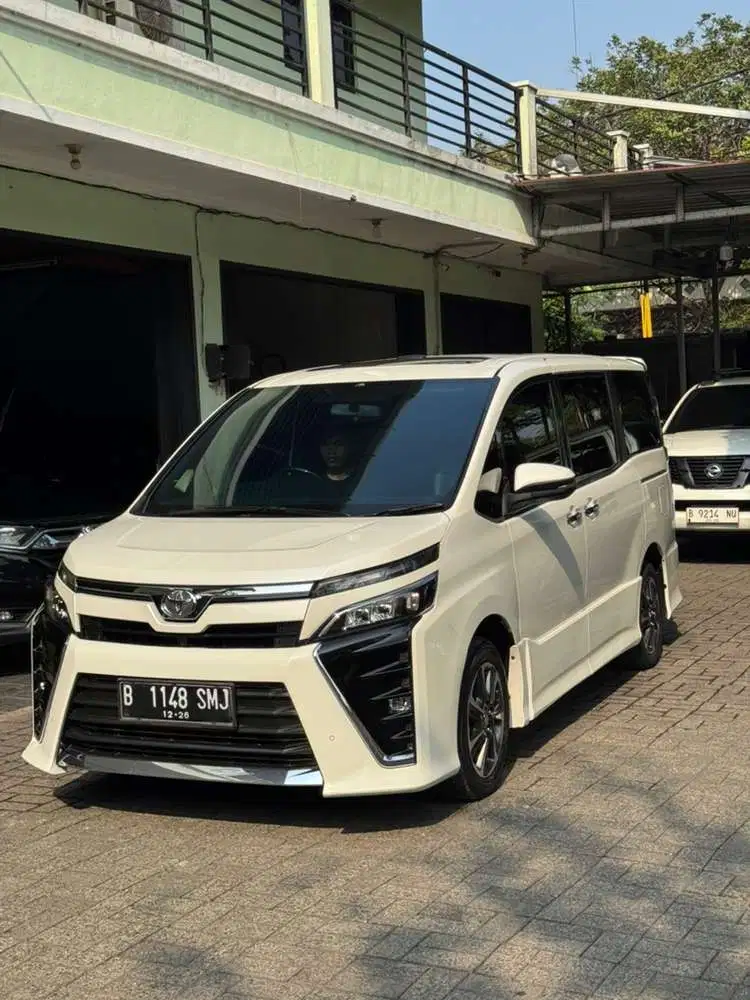 Jual Cash Toyota Voxy 2.0 AT 2018