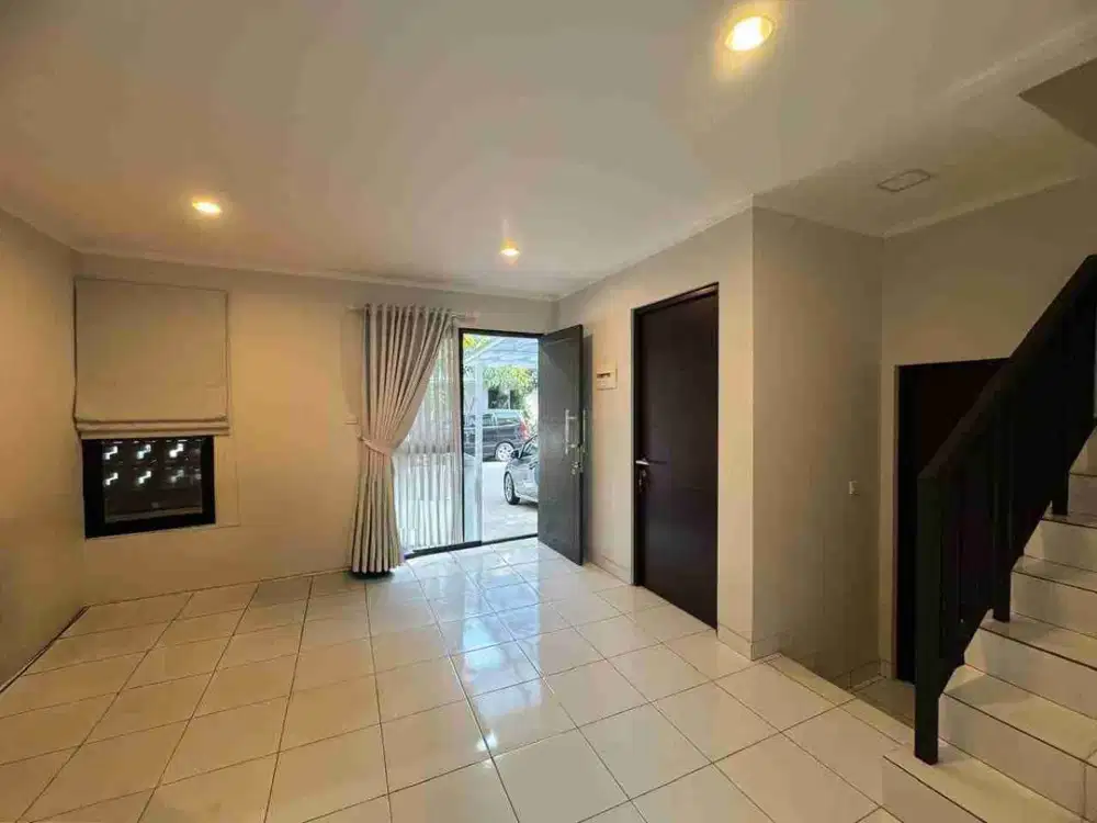 Rumah Dayana LT 105 dengan KT 2, canopy di carport, , AC 2 unit di tiap KT, gordyn, ada halaman luas di belakang sudah dikeramik