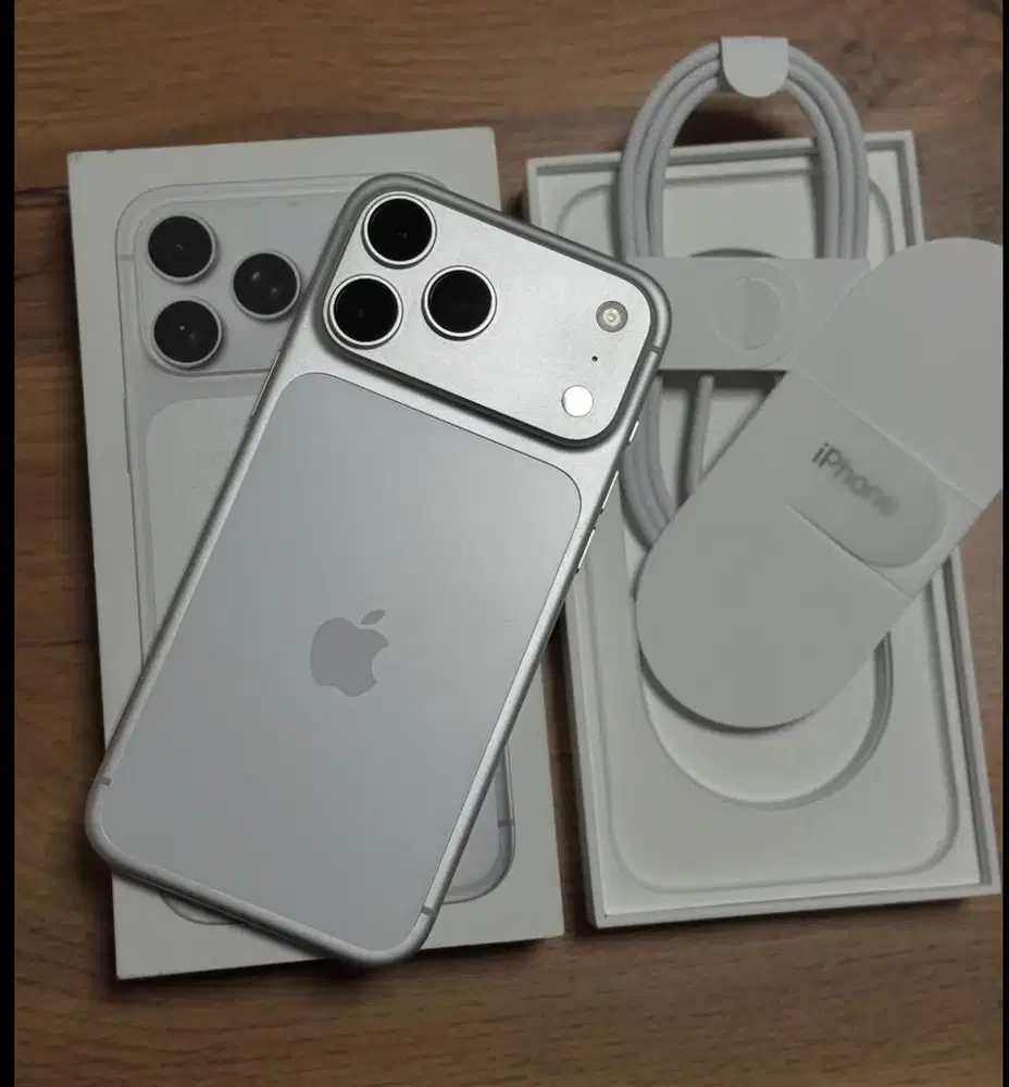 Iphone 17 pro max silver