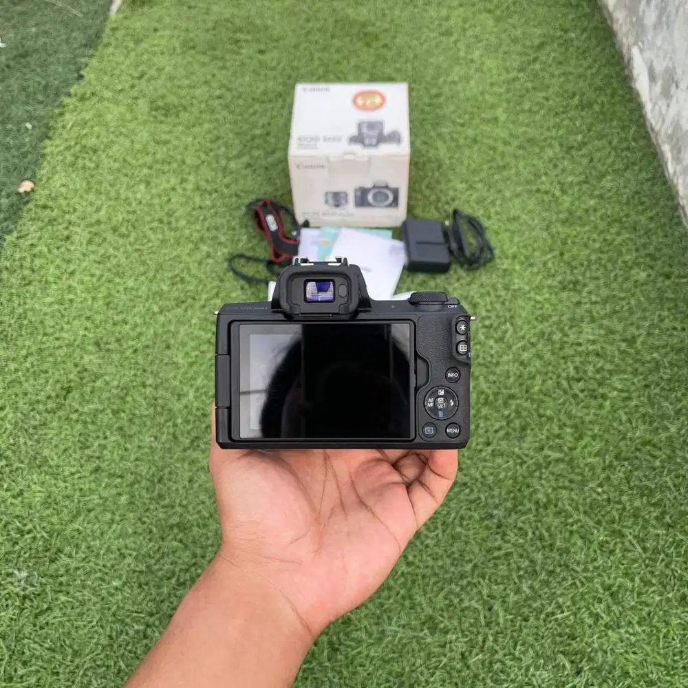 Mirrorless Canon M50II M50 Mark II Lensa Kit Canon Fullset Dus Box