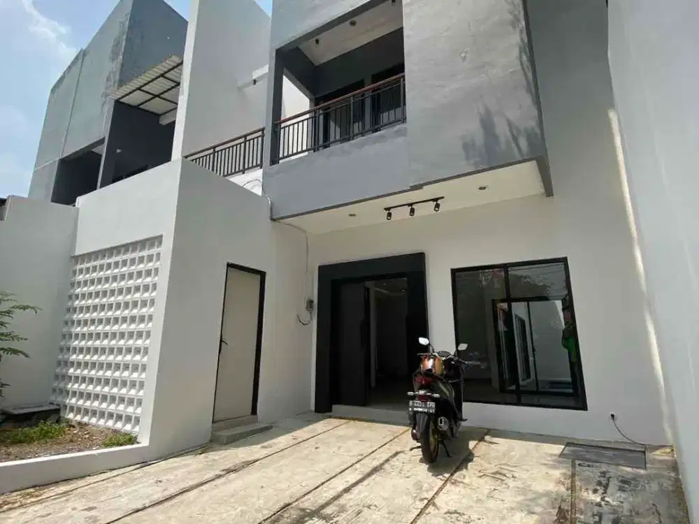 Jual Rumah Baru Murah 2,5 lantai dengan kolam renang di Slipi, SHM, akses 2 mobil, 3+1KT, 3KM, harga Rp 3.6M nego sampai jadi
