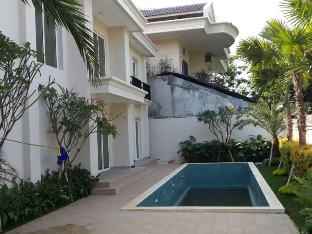 Rumah Hoek Giriloka 2 BSD Dengan Private Pool, Lokasi Strategis Dekat CBD BSD