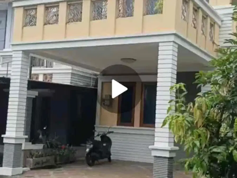 Rumah 2 lt Siap Huni Kondisi 90% Terawat, posisi Hoek  Dekat Fasilitas Olahraga