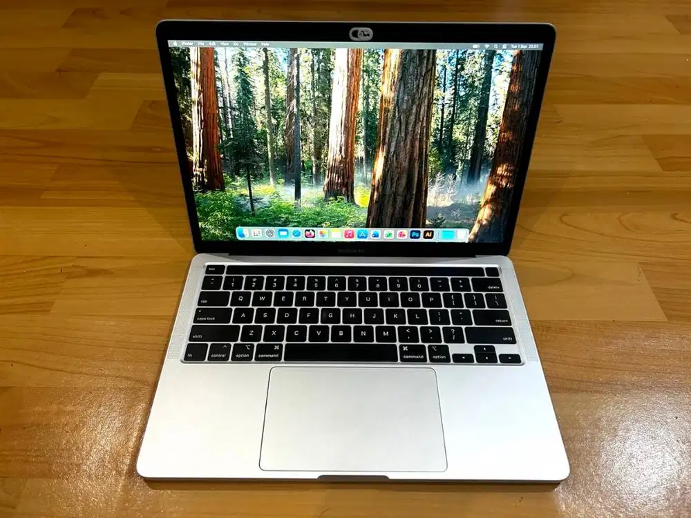 Macbook Pro 13 Inch 2020 (99% MULUS SPT DI UNBOX)