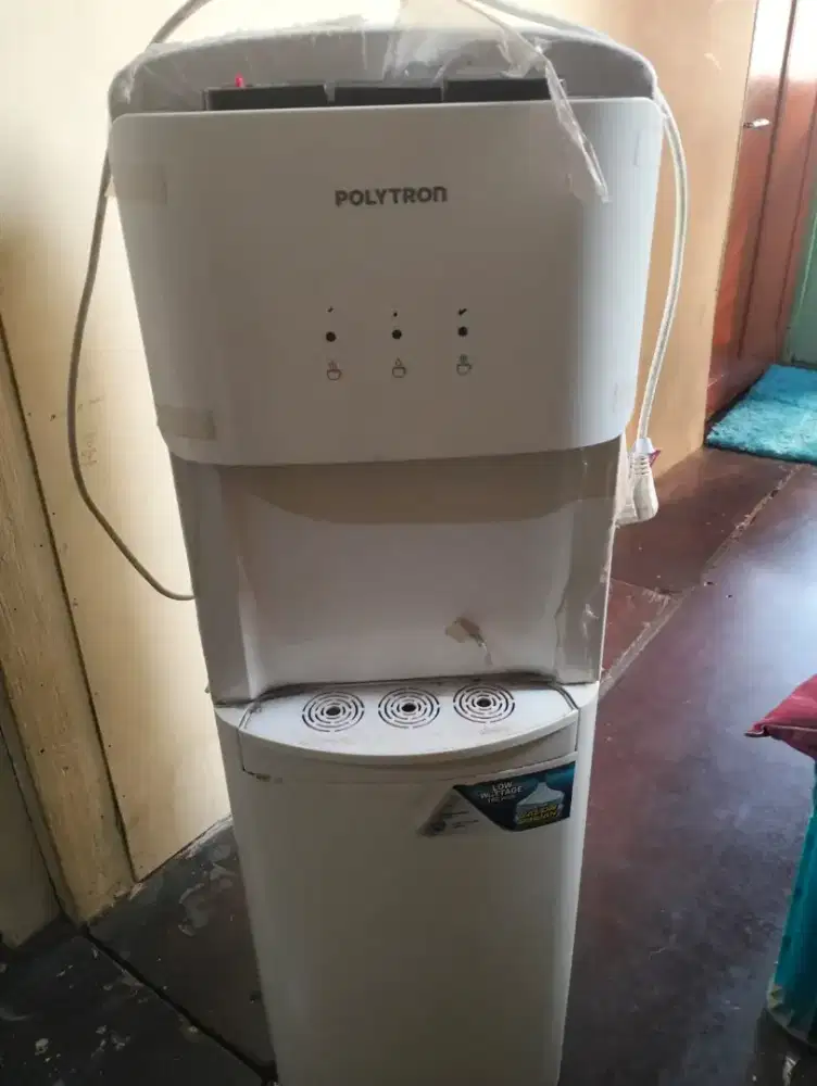 Dispenser merek politron