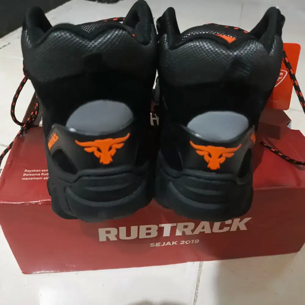 Dijual murah sepatu hiking outdoor black orange rubtrack