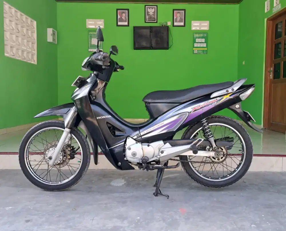 Karisma X 125D Tahun 2004
