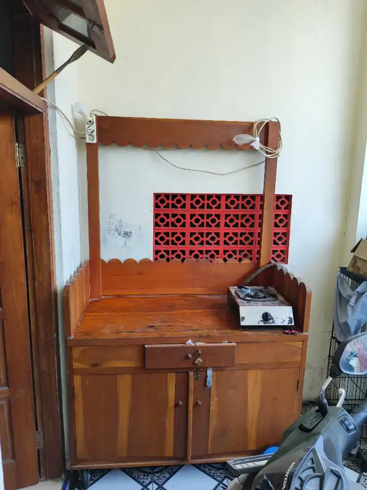 Meja kontainer bekas