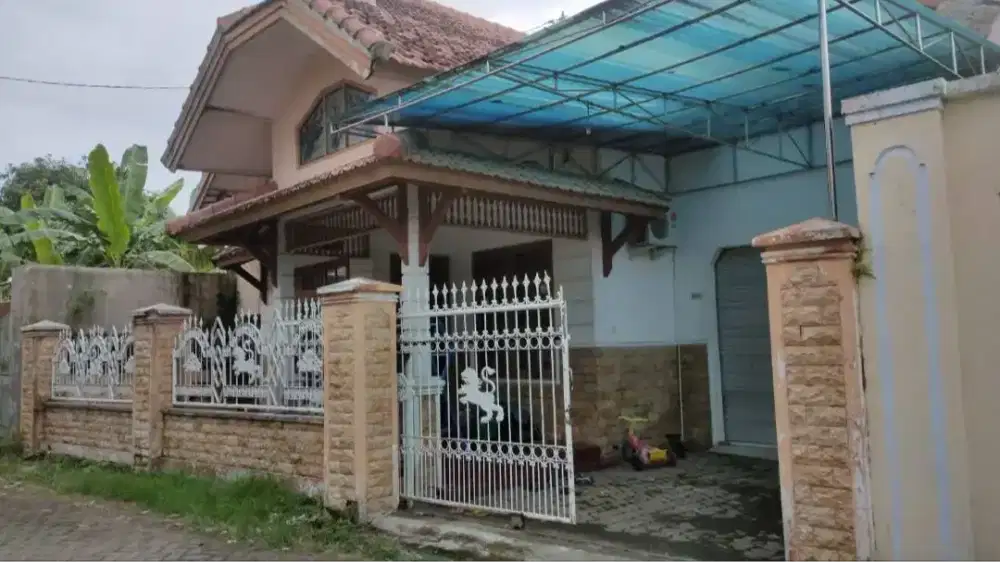 Lokasi sangat strategis masuk sedikit dari jalan utama Pajajaran,