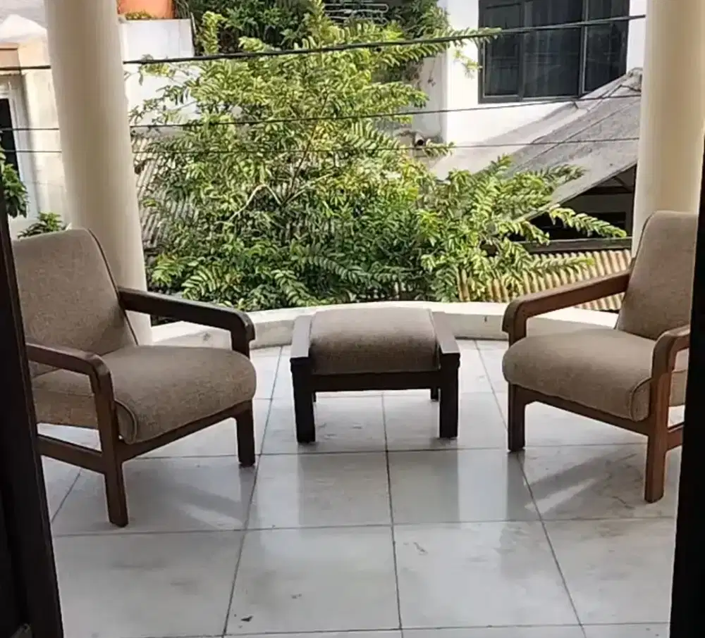 Dijual kursi ruang tamu, sofa mebel cozy dan piano klasik