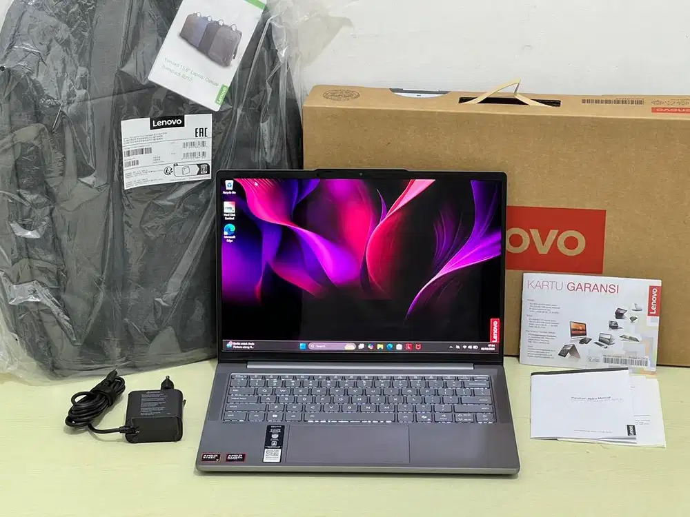 Lenovo Slim 5 OLED Ryzen 7-8845HS RAM 16 SSD 512 GB Mulus Seperti Baru