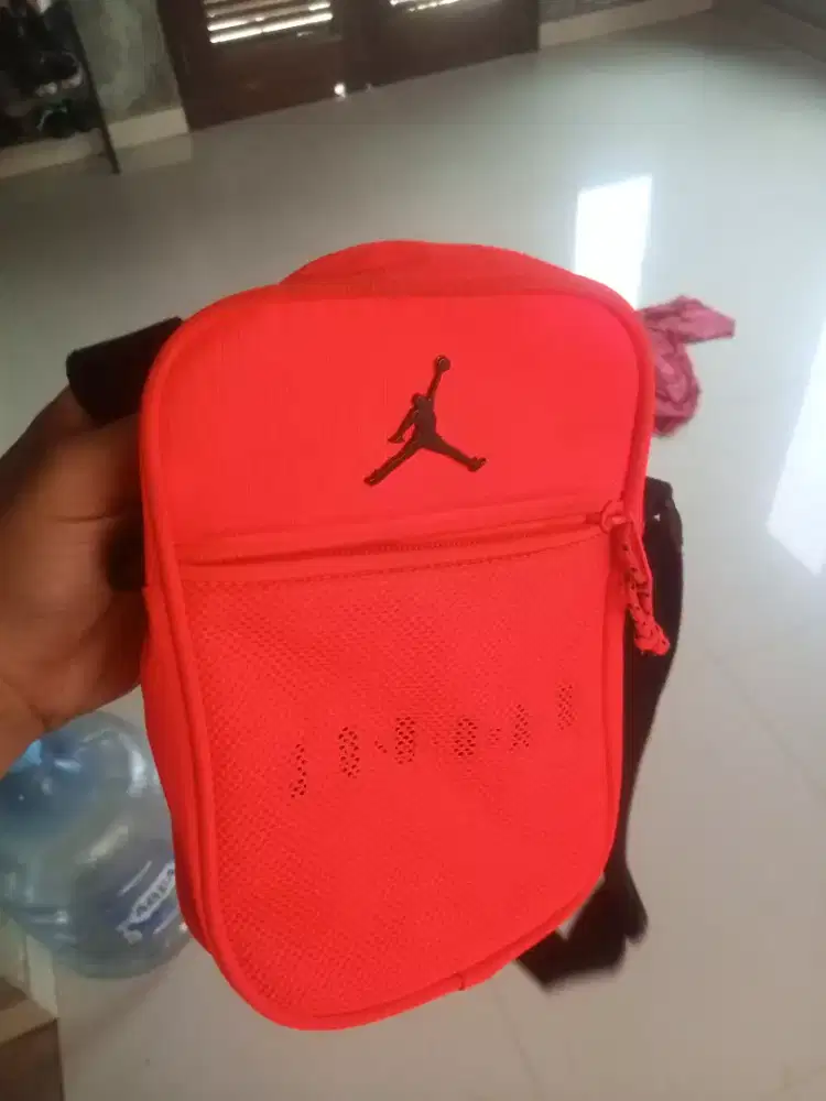 Tas Selempang Jordan