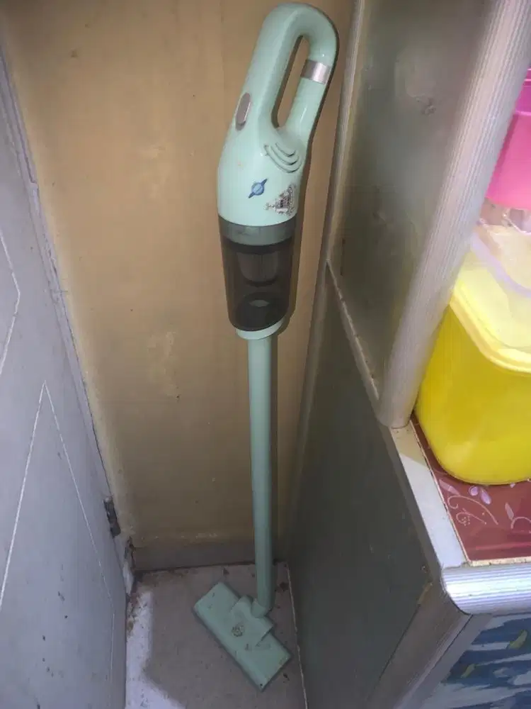 vacuum cleaner portable like new