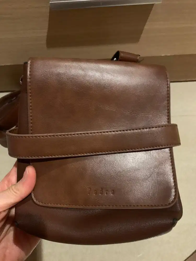 Sling bag cowo Pedro