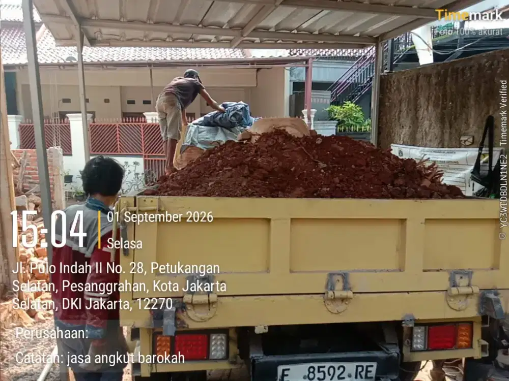 Jasa angkutan puing dan tanah urug