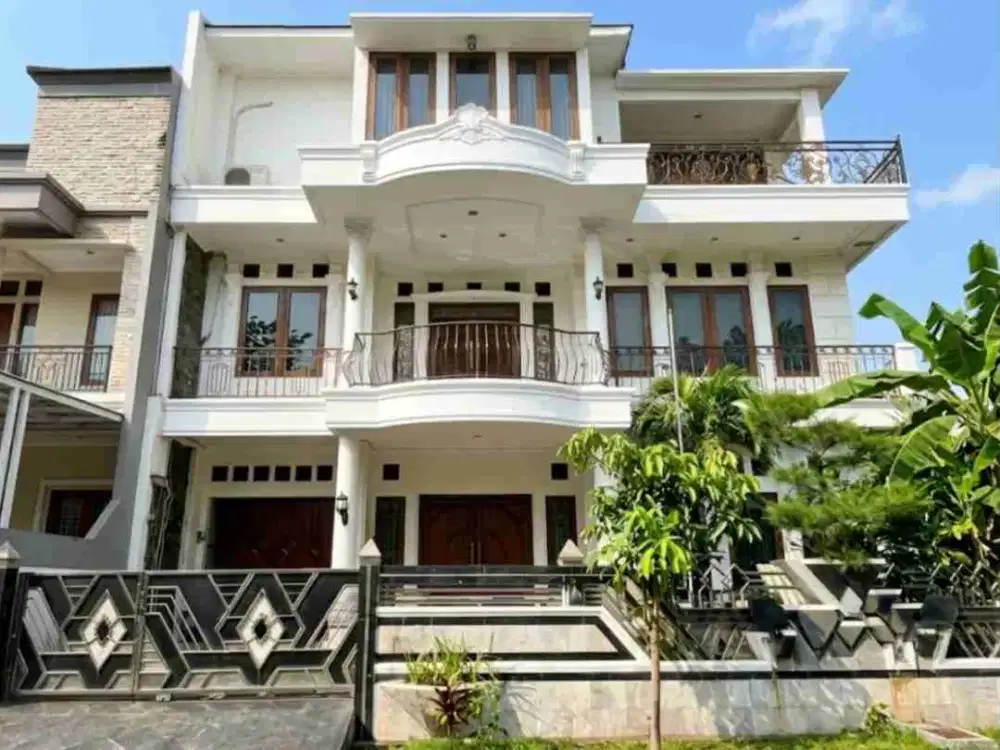 Rumah  Megah 3 Lantai Area Cempaka Putih - Jakarta Pusat || Harga Menarik!