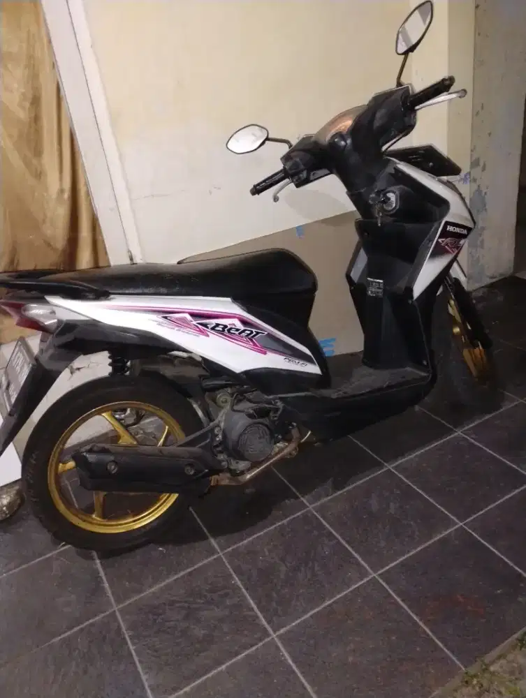 Honda Beat PGM FI 2012 pajak ON surat lengkap dan baru service