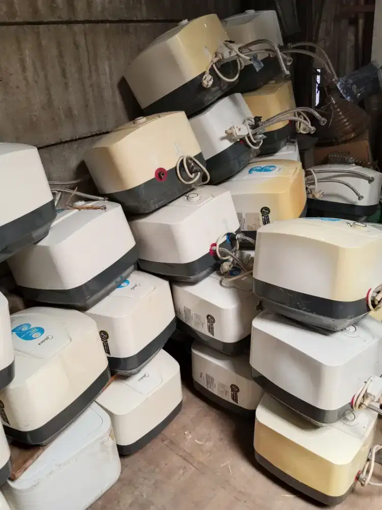 Water heater merk Midea 10 ltr