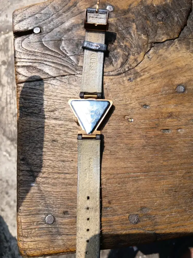 Jam tangan batre merek guass