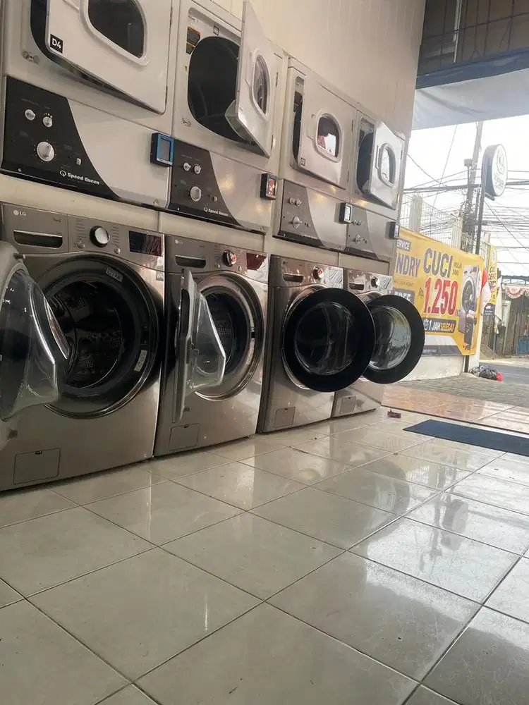 ADMIN DAN OPERATOR LAUNDRY SELF SERVICE