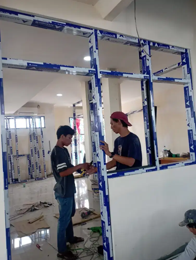 Kusen aluminium dan kaca