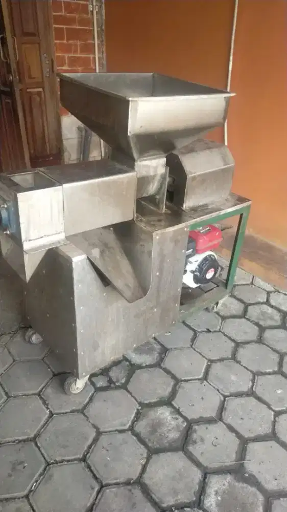 Mesin parut dan santan kelapa
