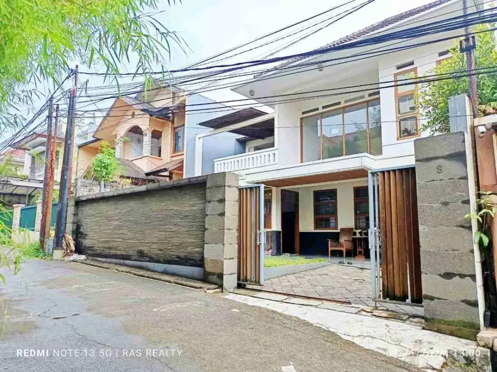 Rumah Mewah di Setrasari dekat Tol Pasteur Kota Bandung