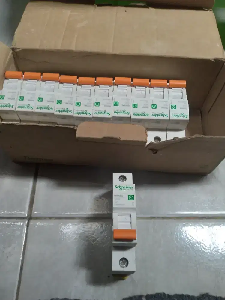 Mcb merk Schneider 4 A .