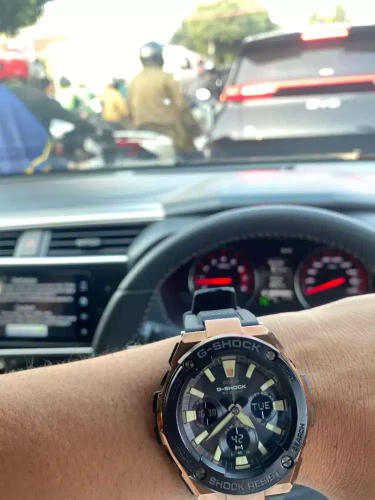 Gshock gst s120L tough solar