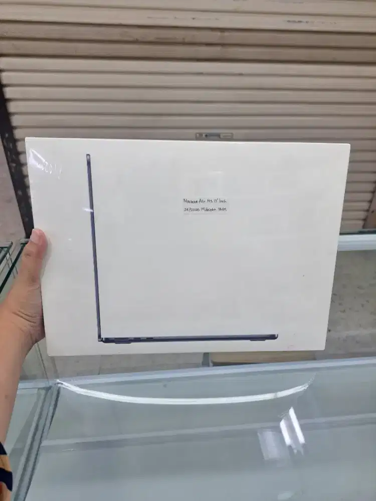 Macbook Air M3 13 Inch 24/512GB SSD Midnight New Garansi IBOX 1 Tahun