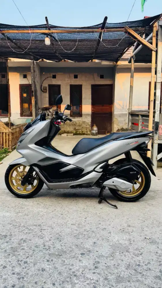 PCX 2019 PEMAKAIAN 2020 REMOT 2&EMERGENCY STNK/BPKB/FAKTUR/SERTIFIKAT