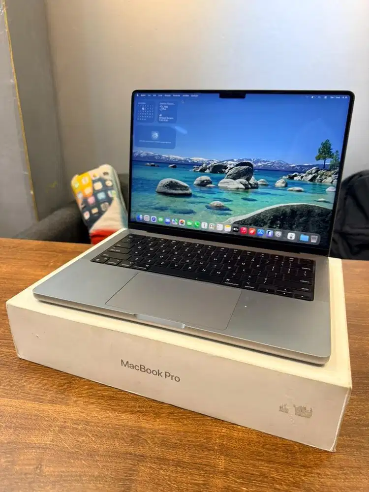 Macbook Pro M3 14 8/512Gb garansi resmi