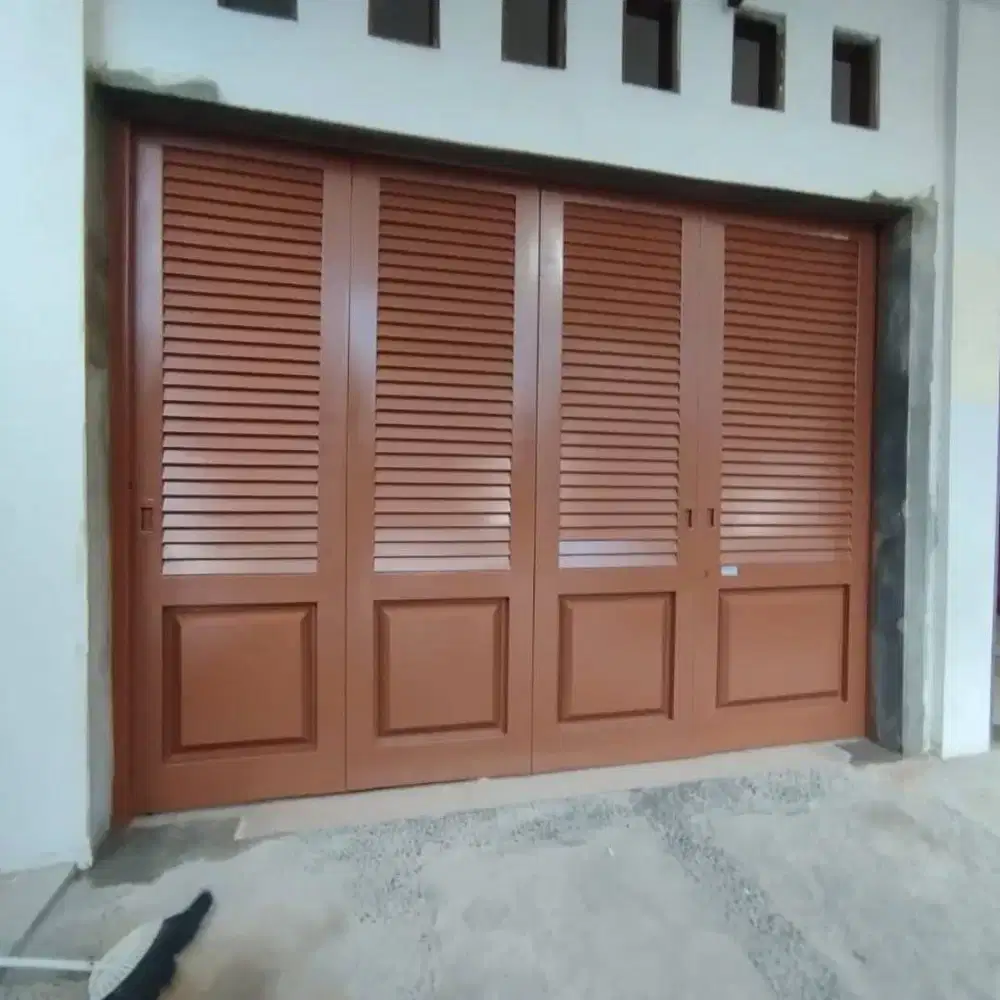 Pintu garasi mobil minimalis
