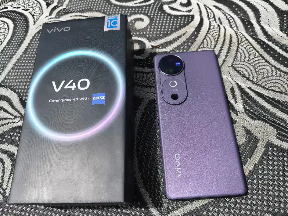 Vivo V40 purple