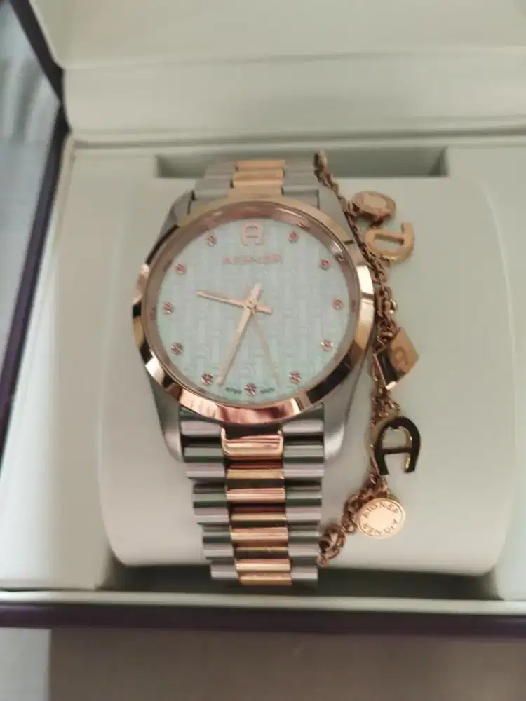 Jam tangan Aigner