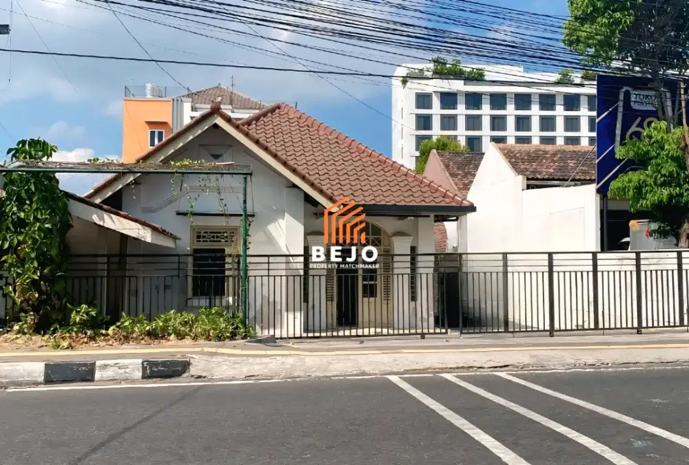 Disewakan Rumah Usaha cocok Cafe/ Butik dekat Tugu