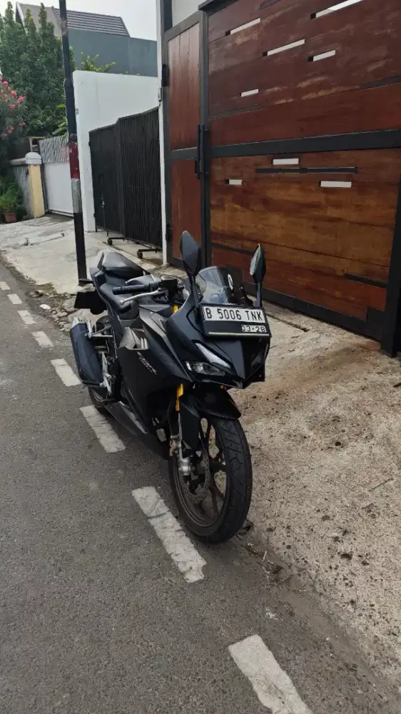 Honda CBR 150R 2023 Low kilometer jarang pake pajak panjang