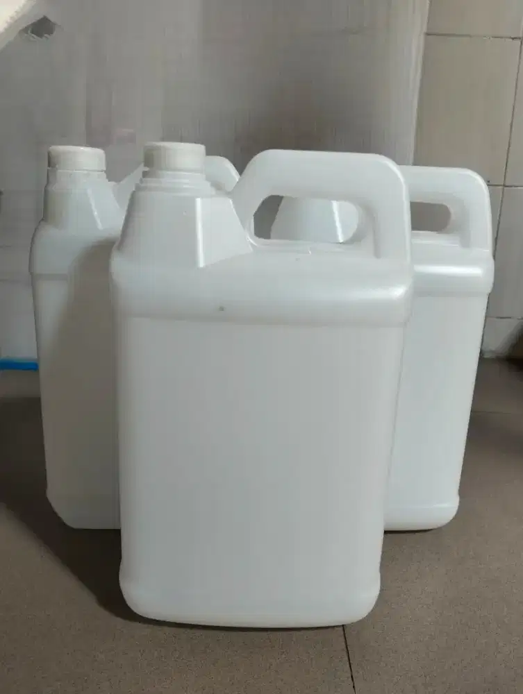 Jerigen 5 liter bekas sekali pakai bersih
