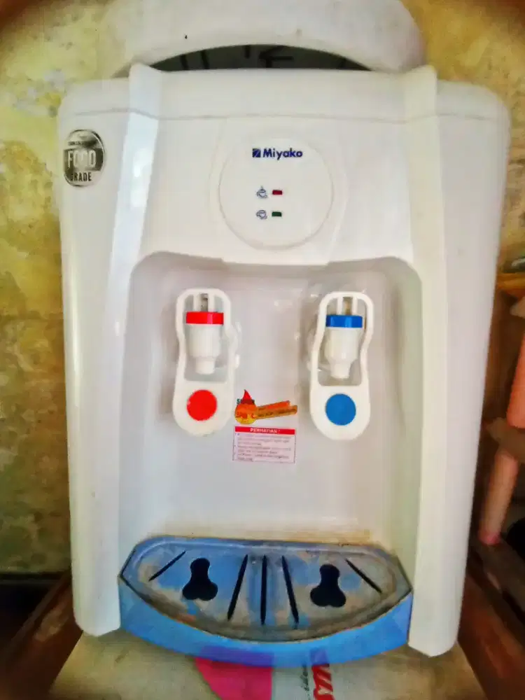 Dispenser Miyako air minum galon panas dingin