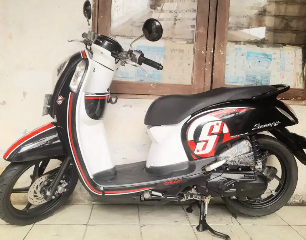 Honda scoopy 2015 esp stater halus iss cw asli hitam Putih Pajak pnjng