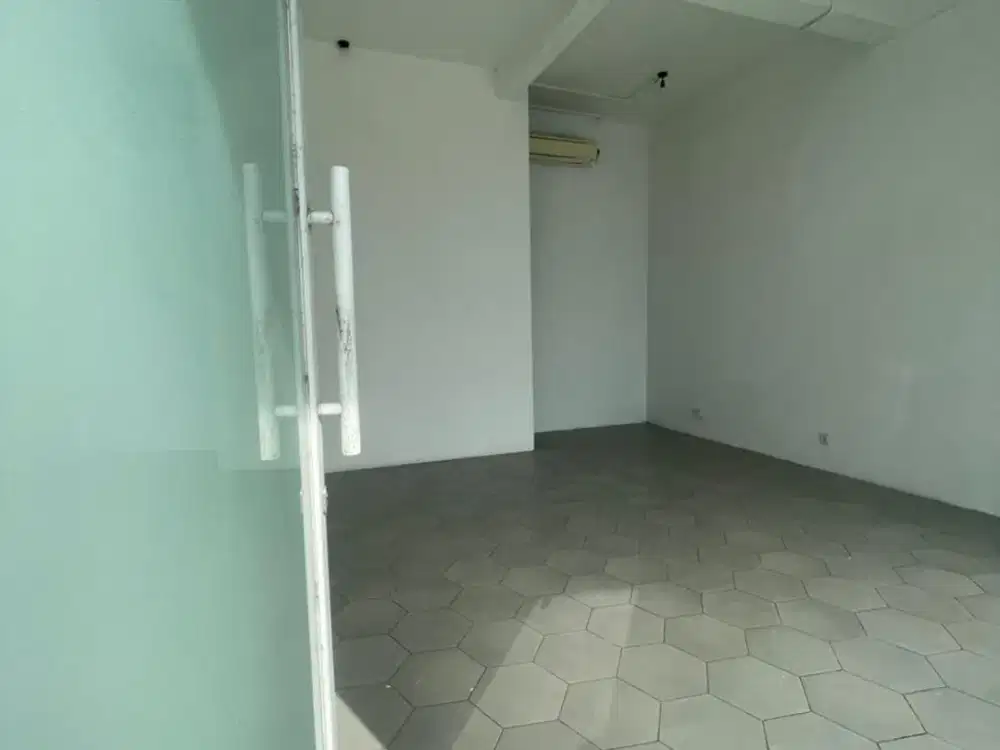 [PREMIUM BERAWA LOCATION] Ready-to-Operate Shop House in the Heart of Berawa Business District – Fully Equipped with Ample Parking