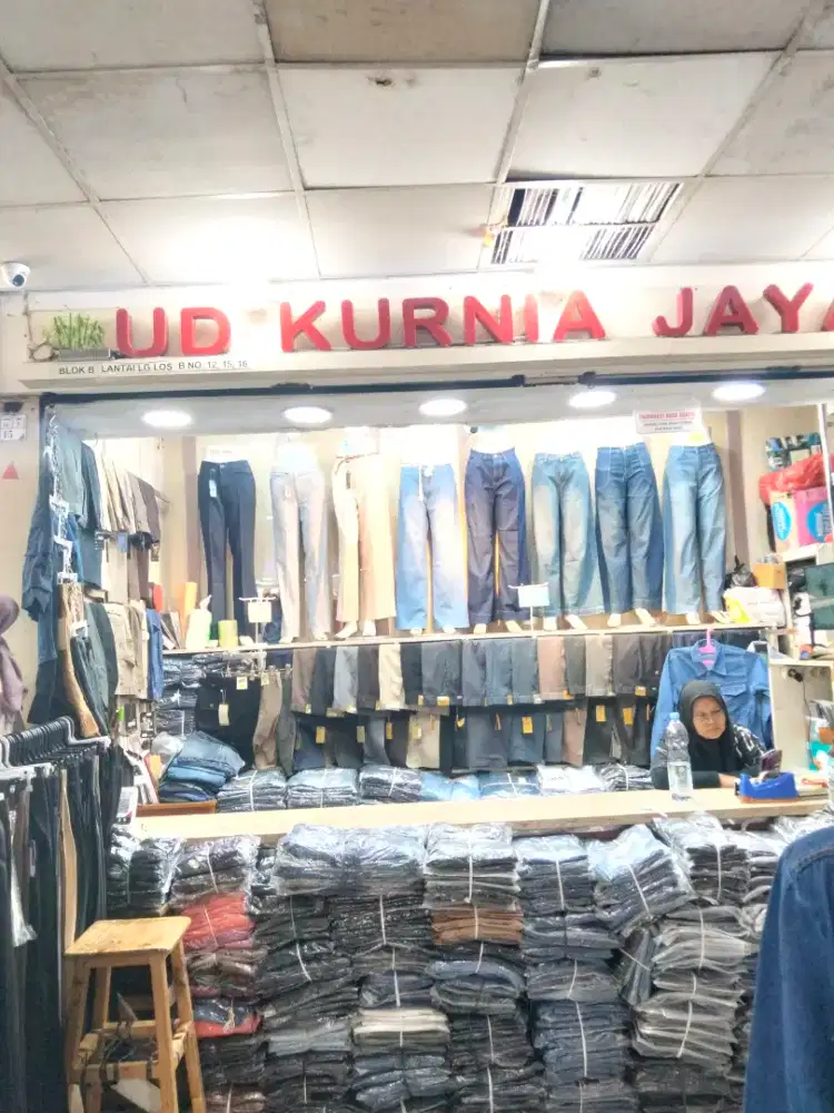 Di cari karyawati khusus live celana