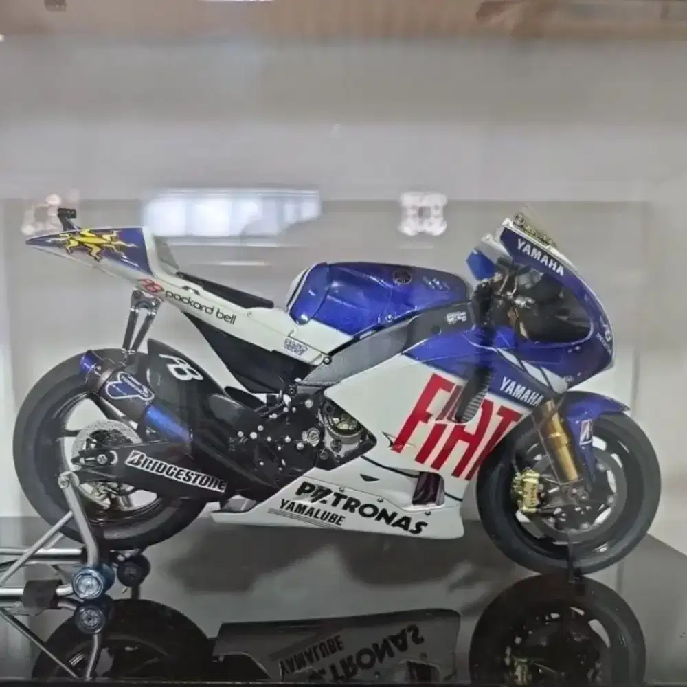 Tamiya Yamaha YZR M1 2009 Valentino Rossi