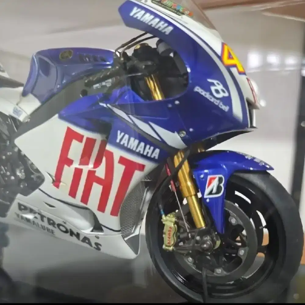 Tamiya Yamaha YZR M1 2009 Valentino Rossi