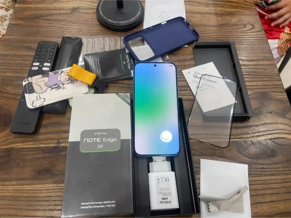 HP LAYAR LENGKUG AMOLED, SINYAL 5G, INFINIX NOTE EDGE