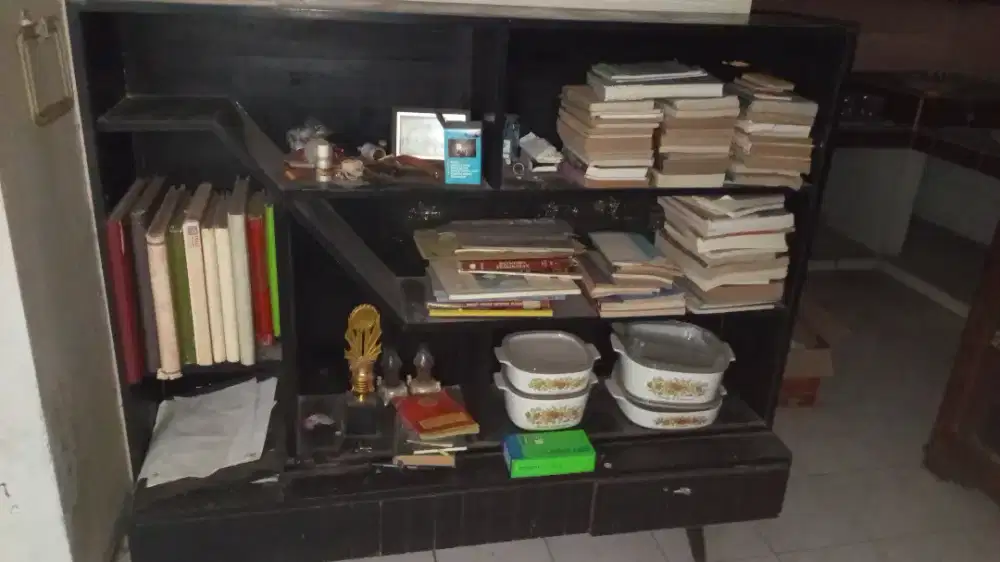 Lemari Rak dari Kayu Jati