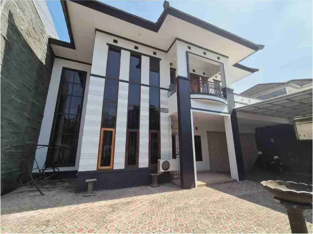 Rumah Mewah Semi Furnished Berkolam Renang di Batununggal Indah Bandung