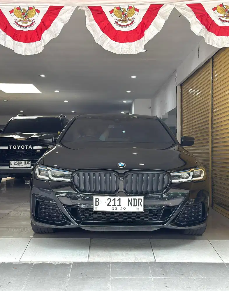 BMW 520 M Sport 2024 March Hitam E300 2023 Hitam Km 9rb